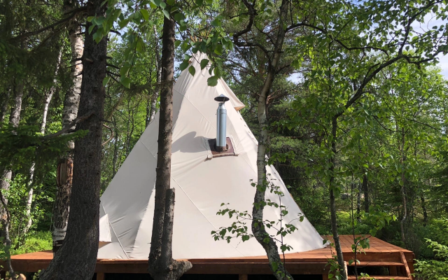 Tipi Na Beregu Belogo Morya Glamping