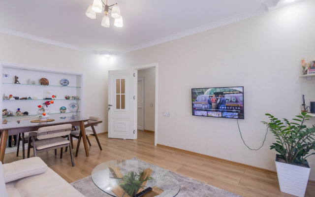 Dvukhspalnie S Gostinoy Komnatoy V Tsentre Goroda Apartments