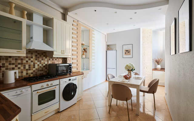 GM Stilnye I Prostornye Chetyrekhkomnatnye Na Myasnitskoy Apartaments