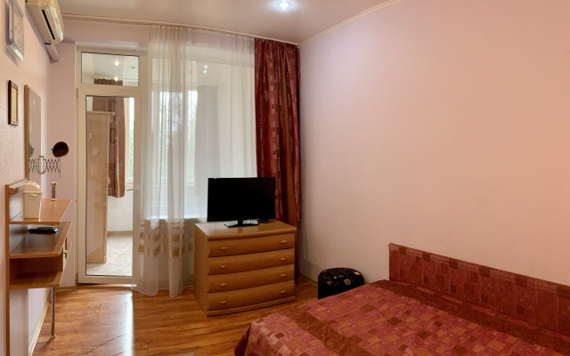 Chetyrekhkomnatnaya Vozle Primorskogo Parka Flat