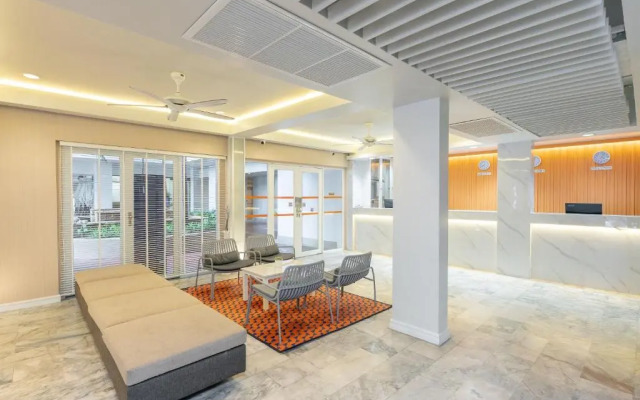 Отель Sunshine Hotel & Residences