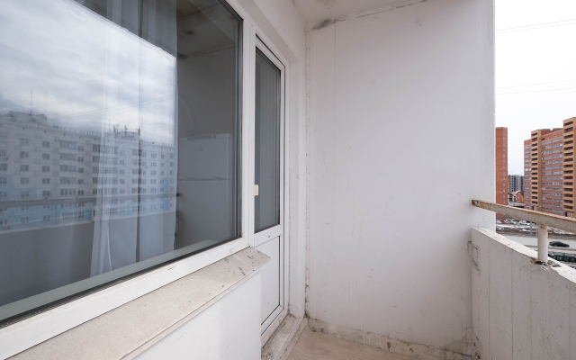 Квартира рядом с Мнтк им. Федорова и Ск Заря