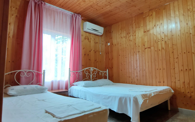 Roksana Guest House