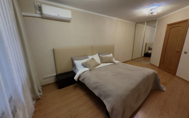 Apartamenty S Dzhakuzi I Vidom Na Park