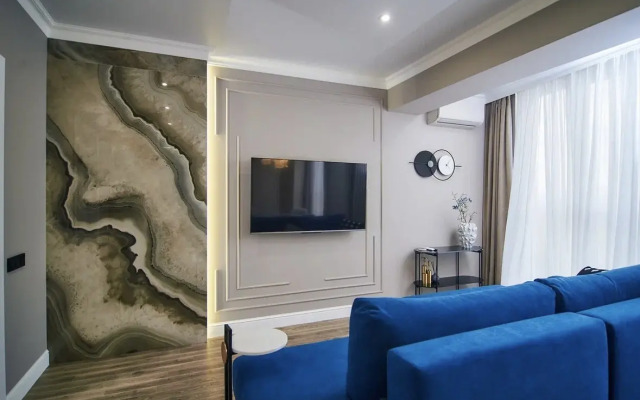 Novaya S Vidom Na Borgustanskiy Khrebet Flat
