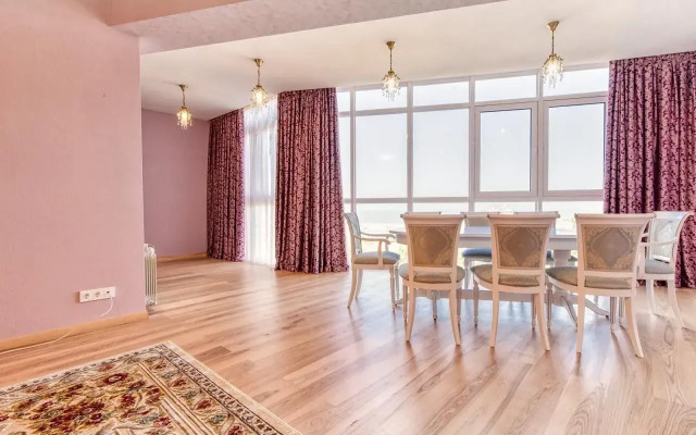 Квартира трехкомнатная в элитнoм ЖК Краcная плoщaдь