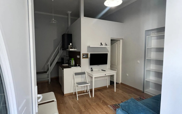 Kalvin Ter Small Flat