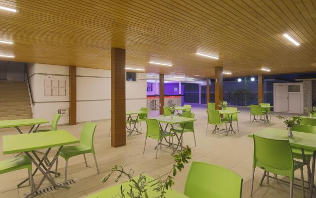 Opia Hotel