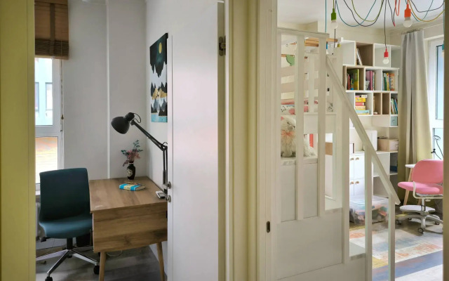 Квартира Комфортная с Просторной Гостиной, Спальней, Детской, Кабинетом и Двумя Санузлами