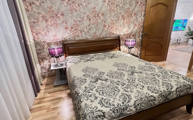 Bolshaya 4-Kh Komnatnaya Kvartira Nedaleko ot Tsentra Flat