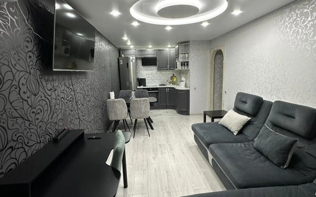 Sovremennaya 56 Kv.m Na Ulitse Kosareva D.48 Apartments