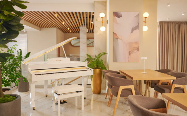 Aura City Hotel