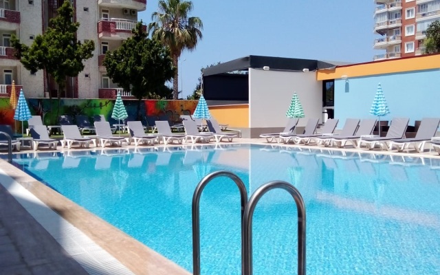 Vi̇va Beach Hotel