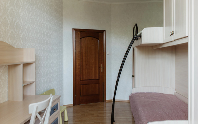 Апартаменты Трехкомнатные с камином в самом центре Новый дом