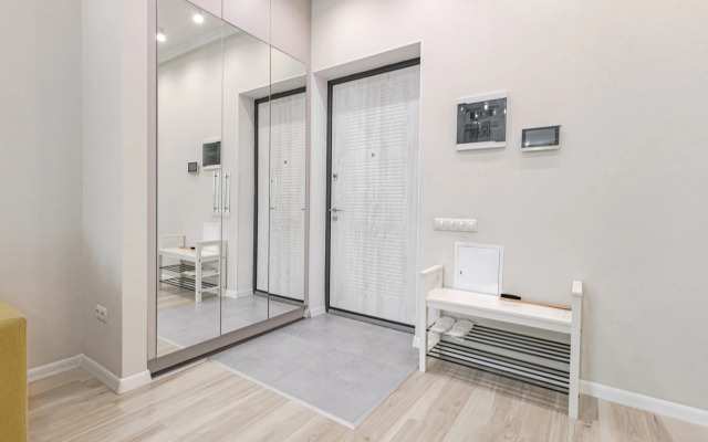 Avenue 5 Apartments