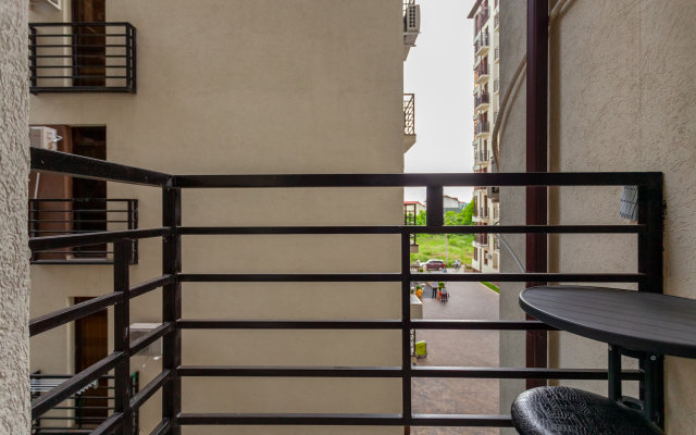 Uyutnaya dlya 4 gostey ryadom s parkom Yuzhnoy kul'tury Flat