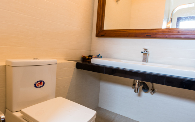 The Waves Unawatuna Hotel