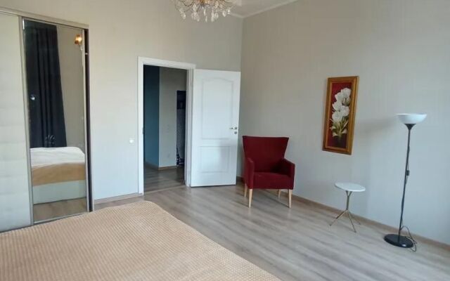 Квартира с балконом, красивый вид , рядом Эрмитаж, парковка