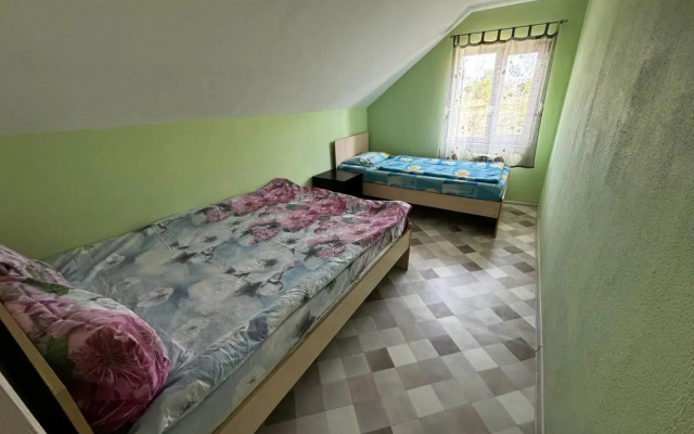 Dvukhetazhny s Saunoy Privat House