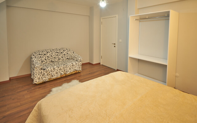 Basement Floor 2 Bedrooms for 4 people Flat