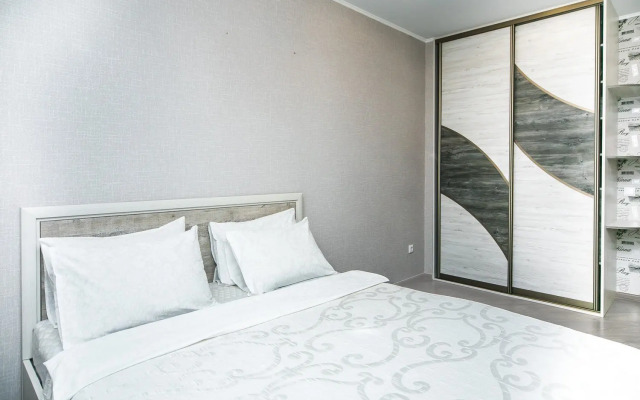 3-bedroom on Derzhinskogo Avenue 22 Center Apartments
