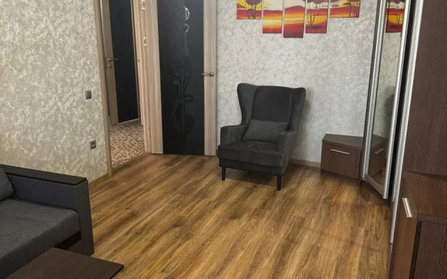 Dvukhkomnatnaya Kvartira Ryadom S Aeroportom Flat