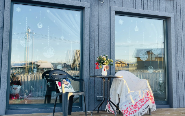 Частный дом у озера