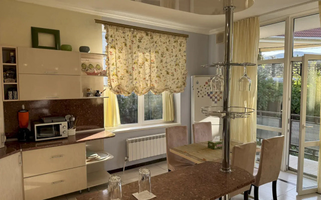 555 Dvukhetazhny S Terrasoy I Mangalom Private House