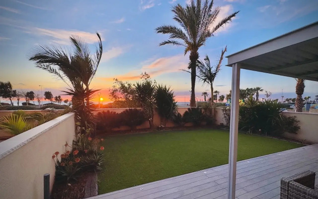 GW002 Gugel Waves Amazing Seaview & Garden Family Apartments Flat