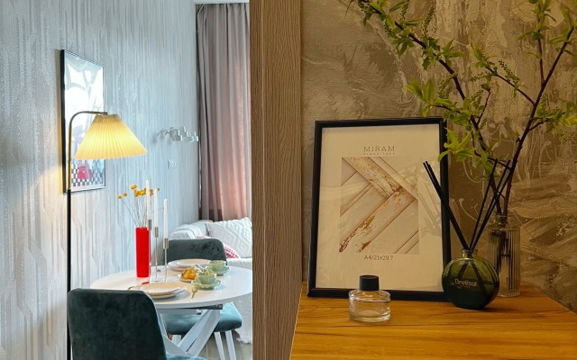 Uyutnaya Dvukhurovnevaya Na Arkhitektora Danini Flat
