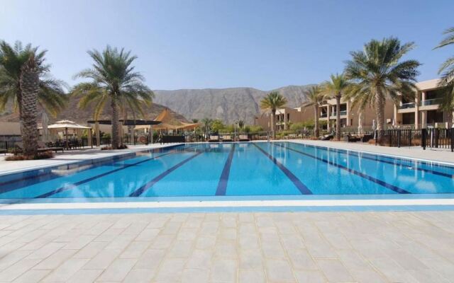 Globalstay New Apartments in Muscat Bay Apartments