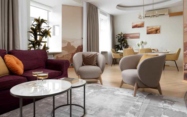 GM Solnechnaya Trekhkomnatnaya v dvuh shagah ot Naberezhnoj Apartments