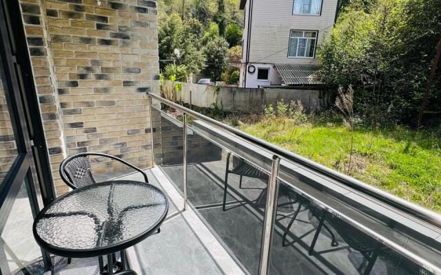 4Kh Mestnaya Studiya s Basseynom Apartments
