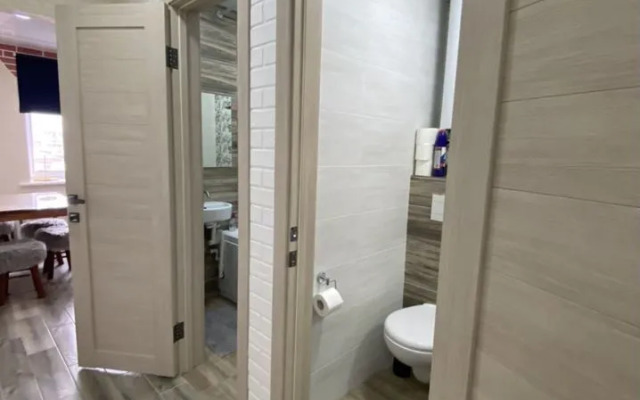 Квартира четырехкомнатная на Цюрупы, 84