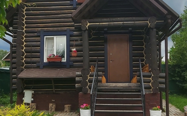 V 5 Minutakh Ot Reki Volgi Private house