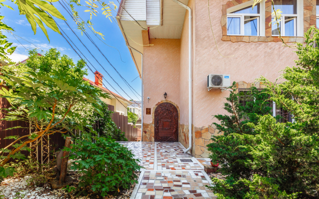 U Oksany Guest House