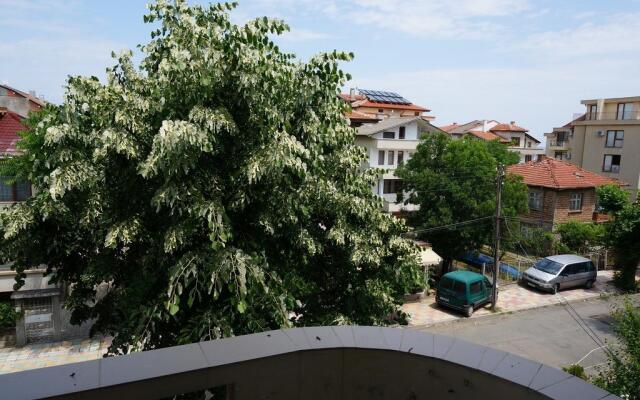Lilia 2 Hotel