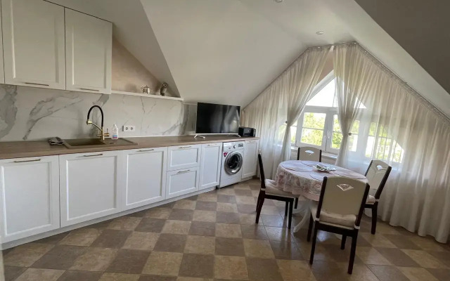 Martsipan s vykhodom na Verhnee ozero Na Nevskogo Apartments