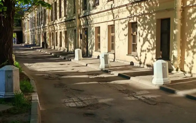 U Starokalinkinskogo mosta Apartments 1