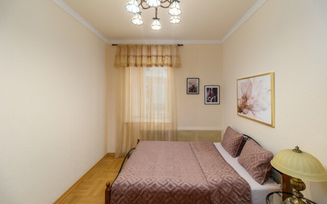 Апартаменты 3 спальни у Казанского собора 10 гостей