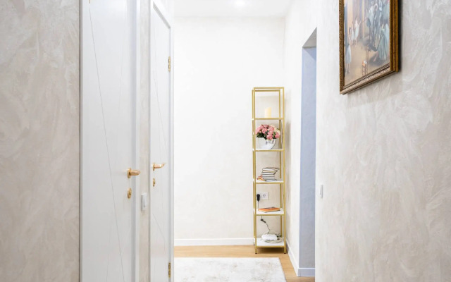 V Tsentre s Parkovkoy Flat