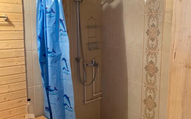 Бунгало Изба Пасечника трехместная. Хутор Медовый.