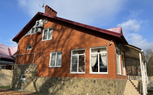 Dom S Basseynom U Morya Private House