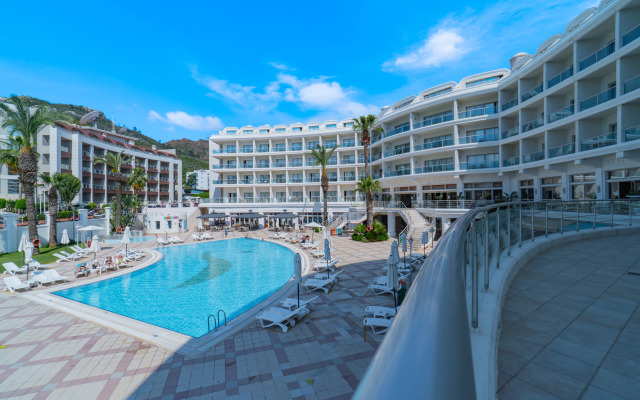 Pineta Park Deluxe Hotel