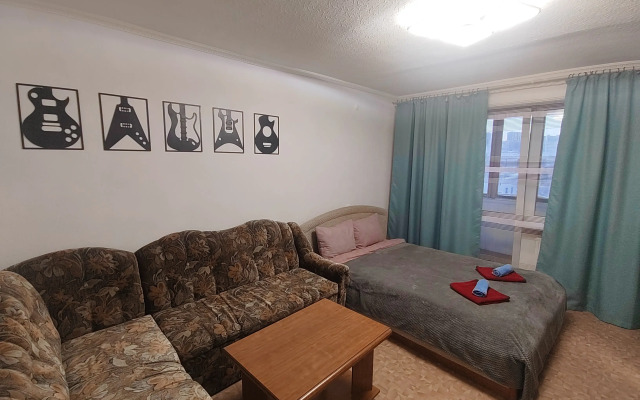 Tryokhkomnatnaya S Razdelnymi Spalnyami I Balkonom Flat