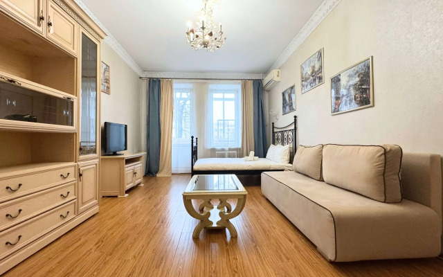 Апартаменты БонАпарт 2-х комнатные на Кутузовском проспекте 35