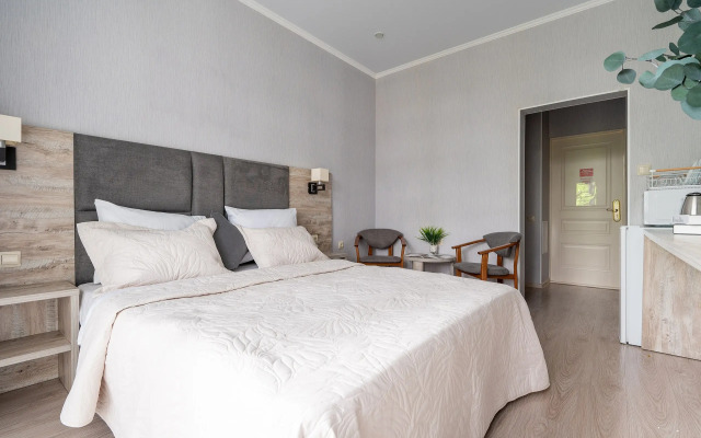 Studiya s balkonom u Dendrariya i morya. Pokrovskij 78 Apartments