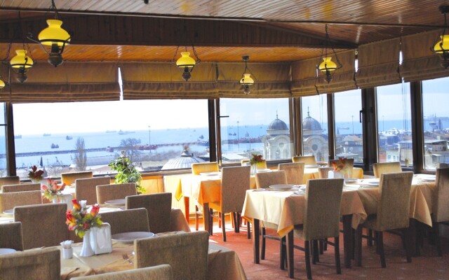 Grand Liza Hotel