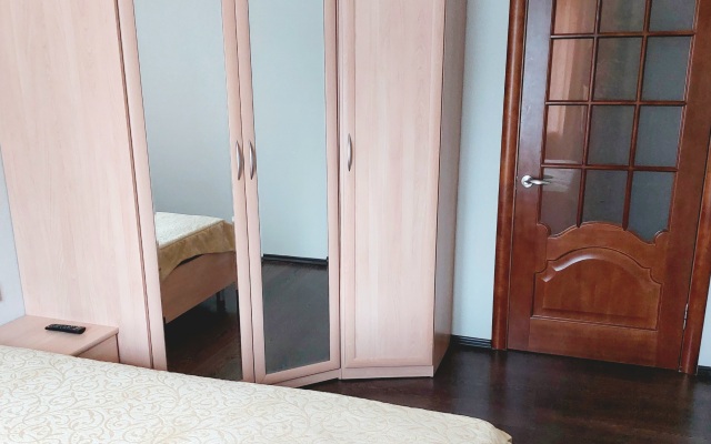 Апартаменты Рядом с центром на Татищева 53