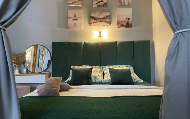 Na Naberezhnoj s Panoramnym Vidom Apartments